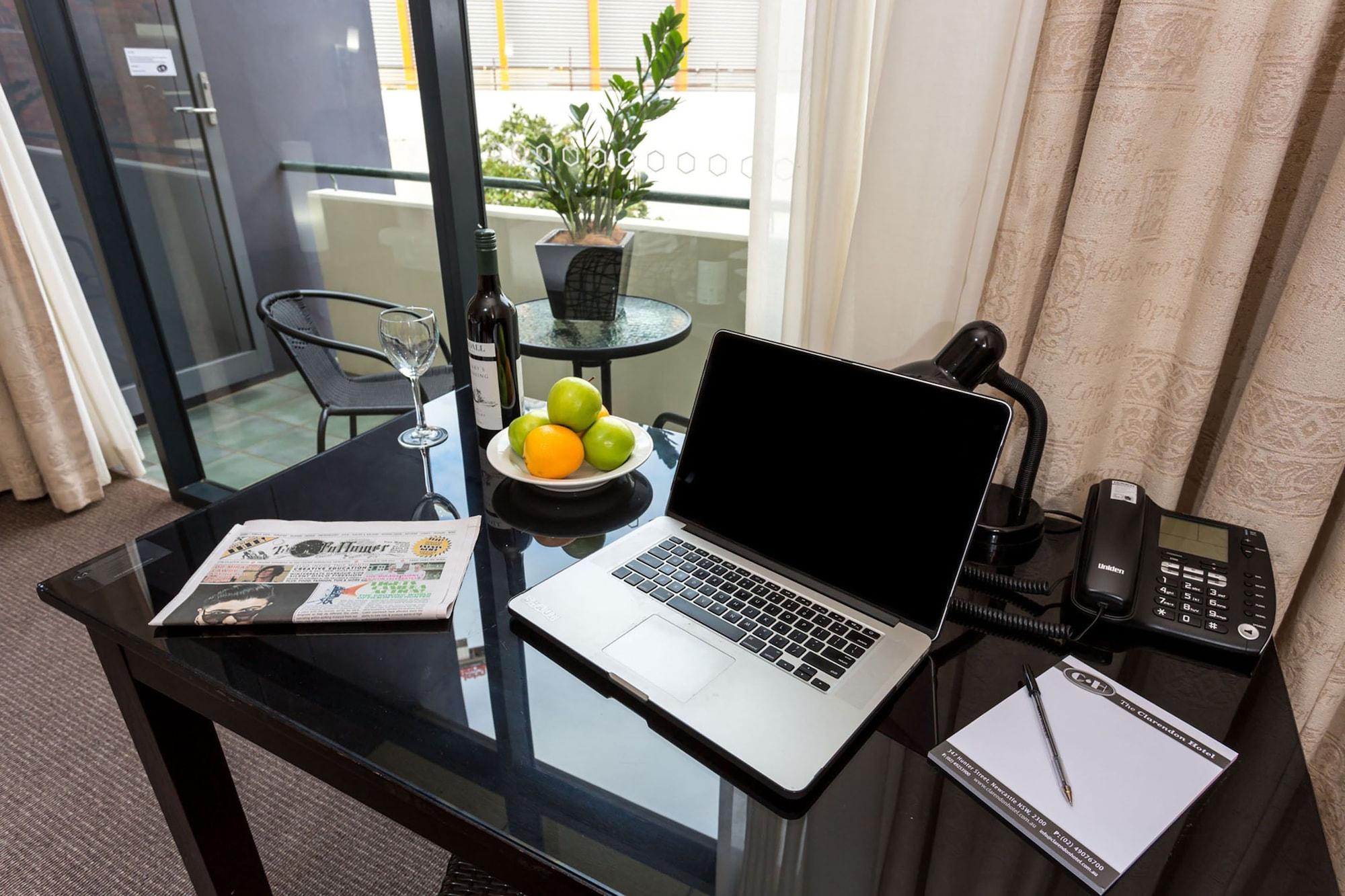 Clarendon Hotel Newcastle Bagian luar foto