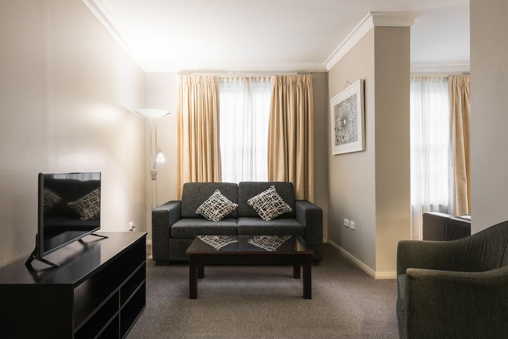 Clarendon Hotel Newcastle Bagian luar foto