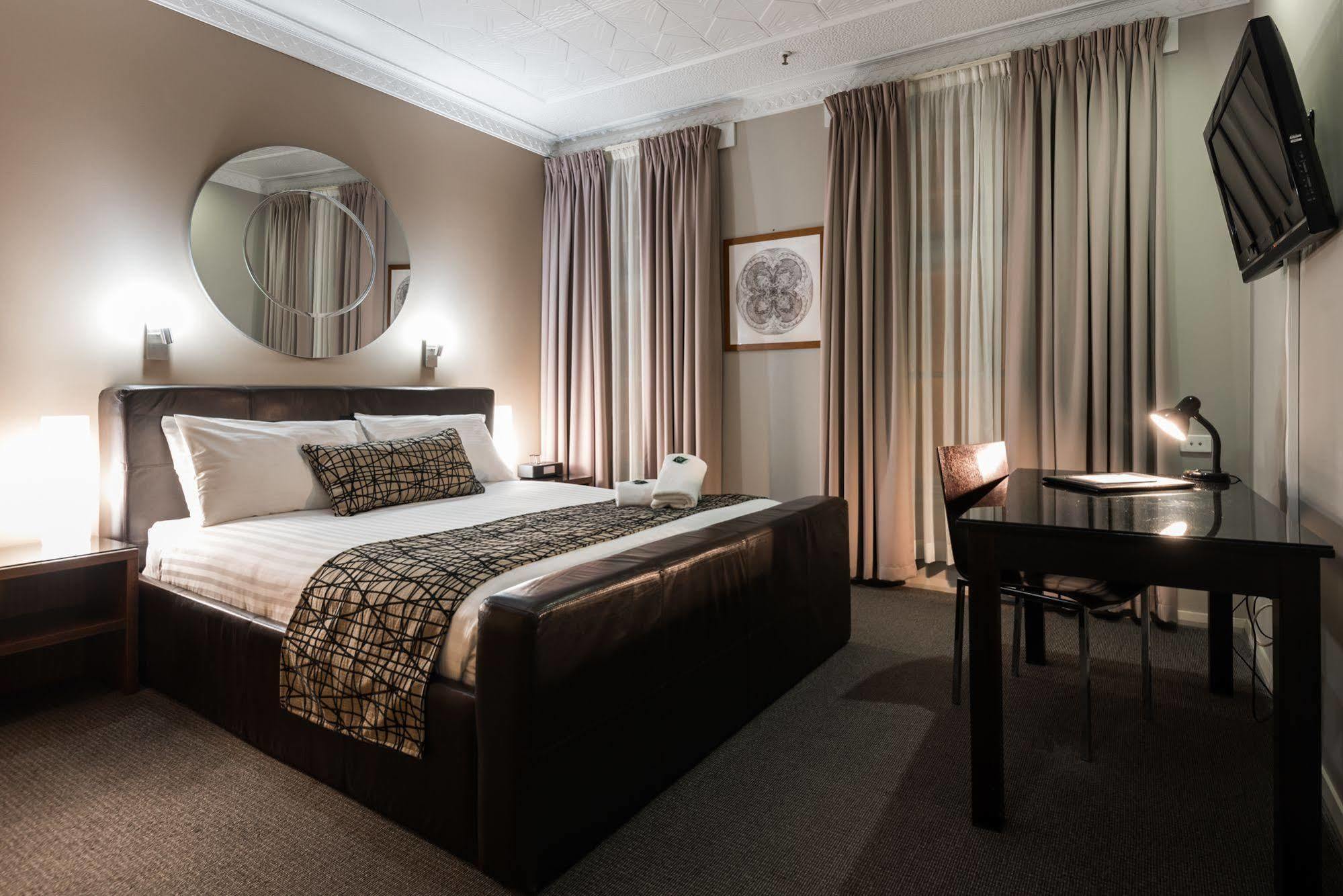 Clarendon Hotel Newcastle Bagian luar foto
