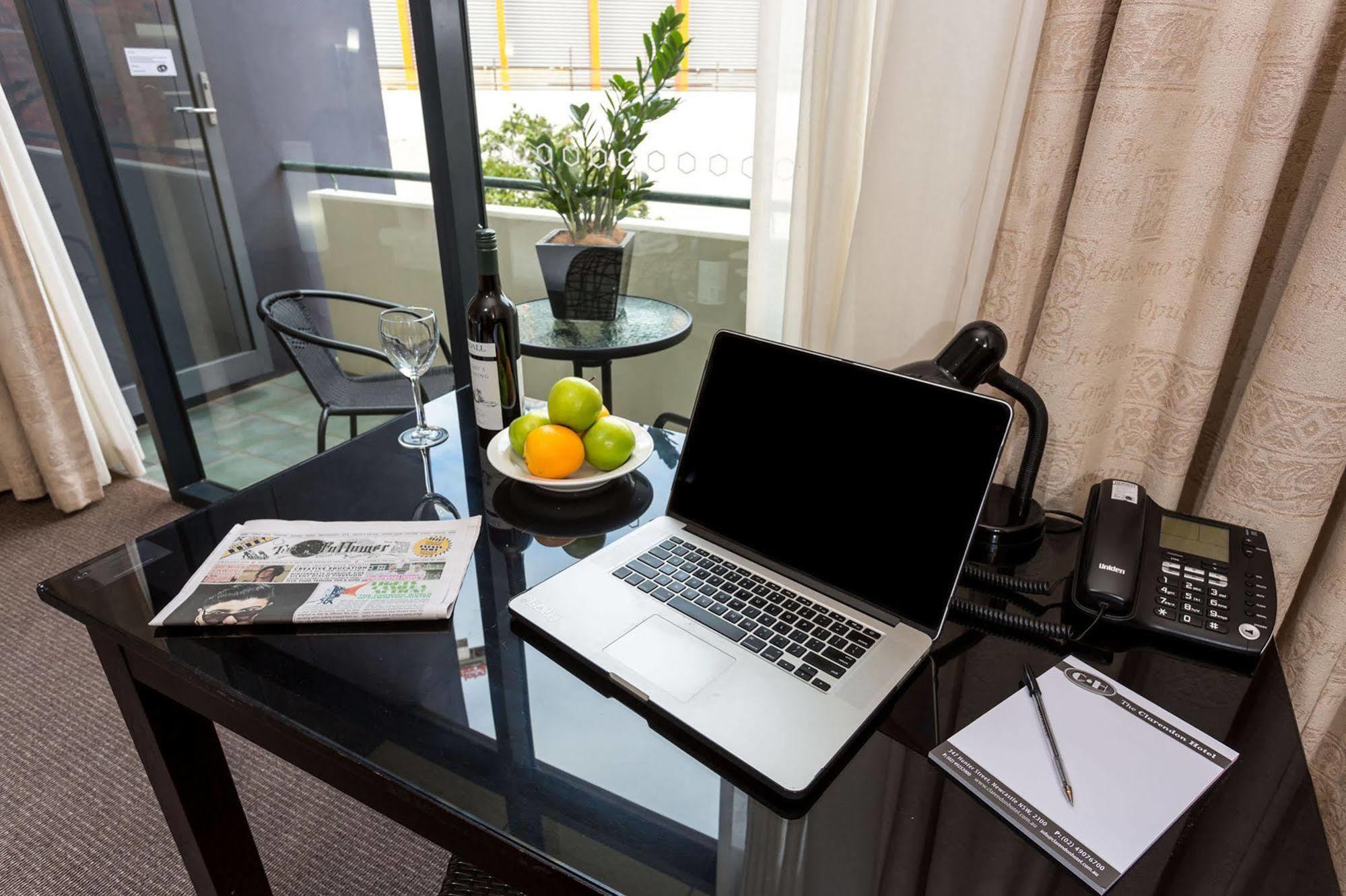 Clarendon Hotel Newcastle Bagian luar foto