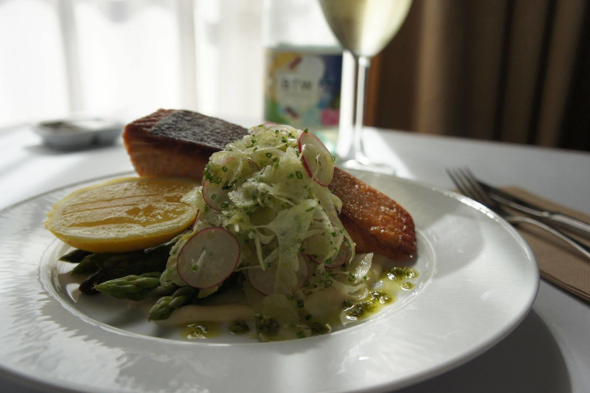 Clarendon Hotel Newcastle Bagian luar foto