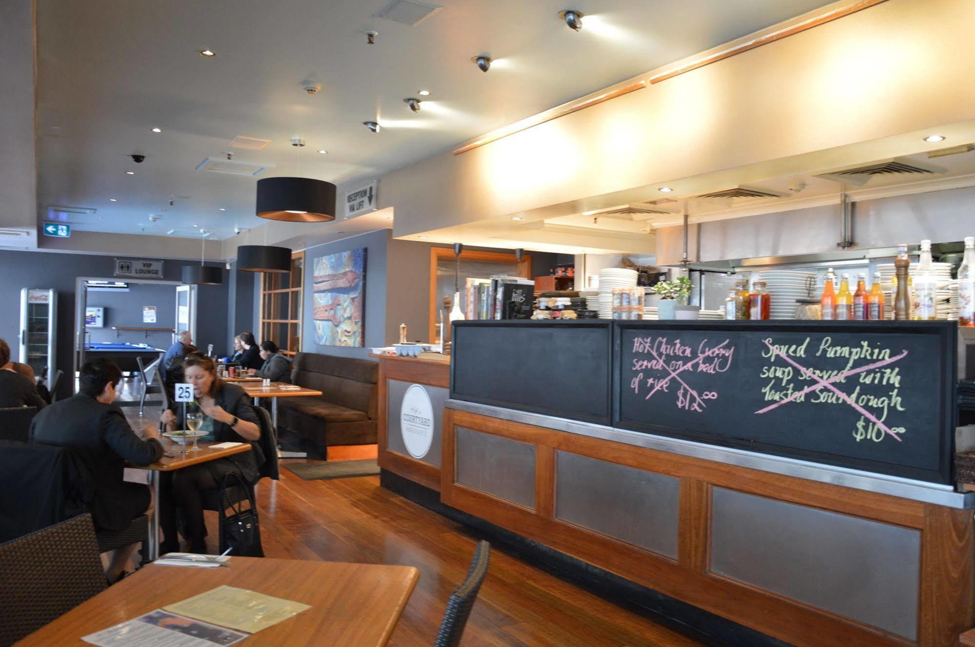 Clarendon Hotel Newcastle Bagian luar foto